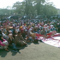 Hutan Rusak, Ratusan Petani dan LSM Tuntut Pembubaran Perhutani